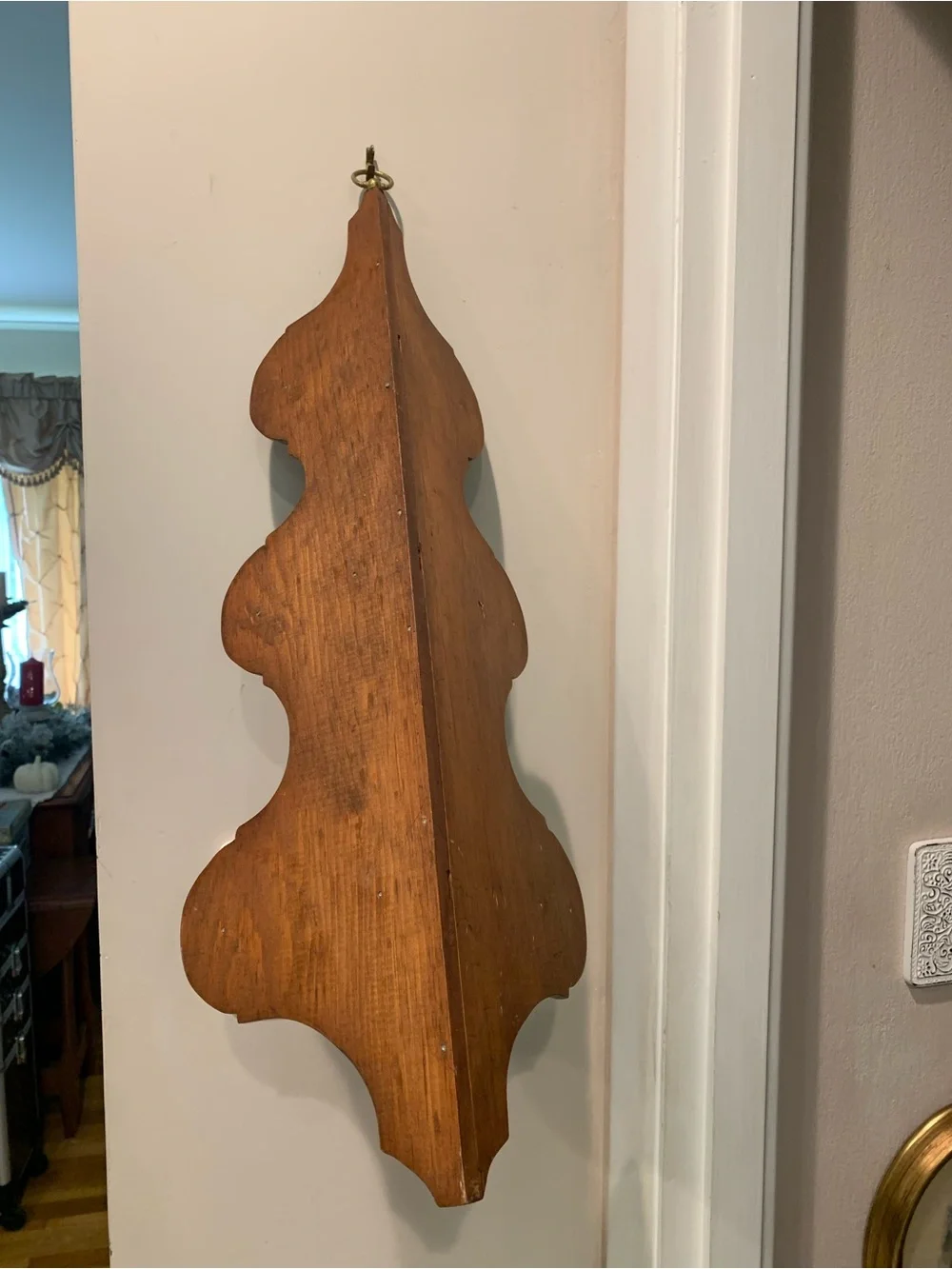 Vintage three-tiered wooden corner wall shelf curio scalloped edge solid wood